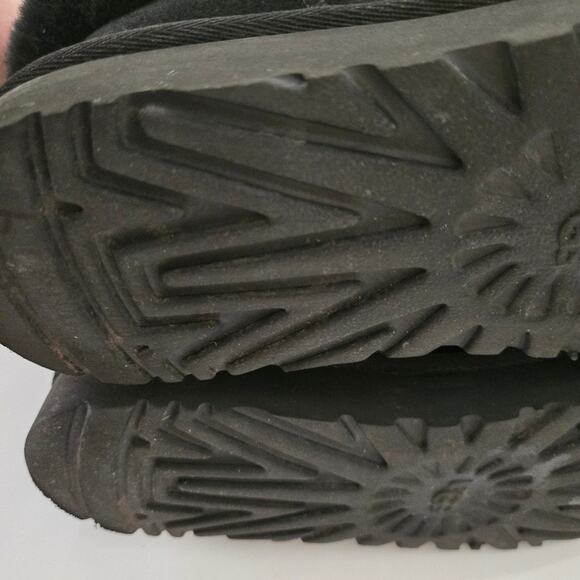 UGG Classic Black Mini Fluff  Shearling Collar Ankle Bootie, Sz 8, Style 1106757 - Picture 8 of 9